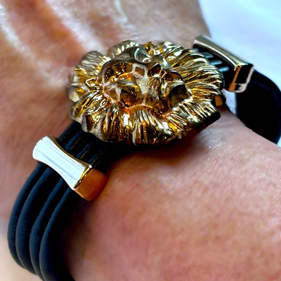 Fine Art Black Leather Gold Metal Bracelet Lion Medusa Designer Runway Vintage - Picture 7 of 12